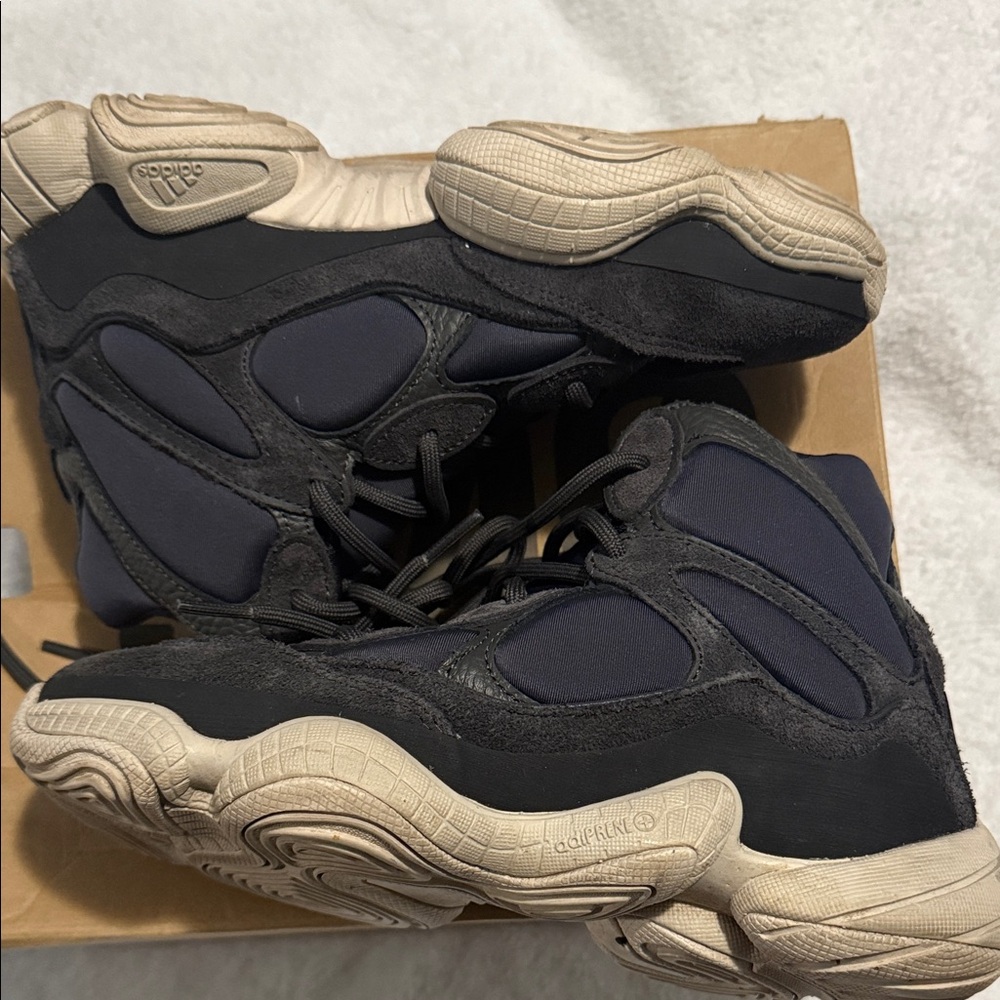 Yeezy Men's Black and Tan Sneakers